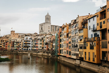 Obraz na płótnie Canvas Old architecture and colorful houses by the river in Gerona, Spain