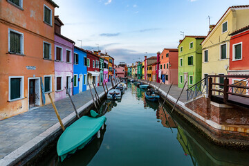 Naklejka na ściany i meble Burano - Italien - Venedig - malerisch - bunt 