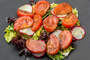 tomato salad with basil, black pepper and garlic