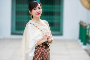 Thai dress women In national dress Promote Thainess, photos