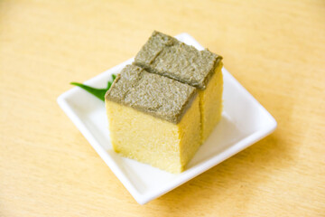 大阪市中央区千日前の下町の大衆酒場、庶民の味方、相合橋の正宗屋の名物メニュー、カステラ。鯛の子と蟹味噌で形成された酒の肴。魚卵、プリン体。痛風。甲殻類。大阪ミナミ精進料理。ぺスクタリアニズム。ペスカタリアニズム。