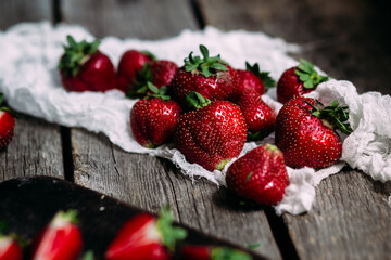 Ripe sliced ​​strawberries closeup on a wooden board