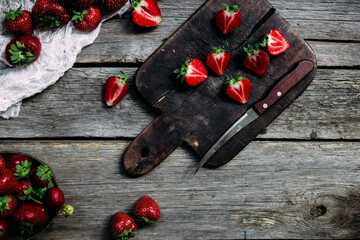 Ripe sliced ​​strawberries closeup on a wooden board