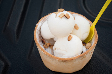 Fototapeta na wymiar Coconut milk ice cream placed in a coconut shell