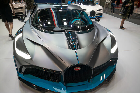 Bugatti Divo - Brand New 2020 Mid-engine Track Sports Car - Dubai Motor Show