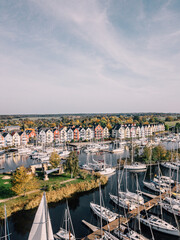Luftbild von Greifswald und dem Ryck mit Museumshafen
