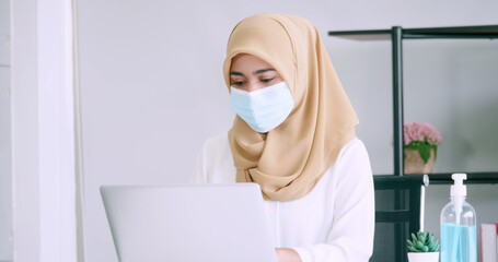 Fototapeta na wymiar Muslim businesswoman wear protective masks during work in office..