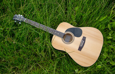guitar lies on the grass