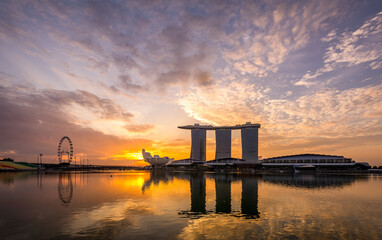 Naklejka premium Singapore river view over Marina Bay Sands, Science Arts museum, Helix bridge. iconic view during sunrise