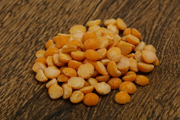 Raw dry peas for cooking