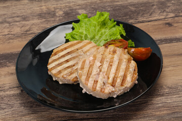 Grilled tuna steak with kumato