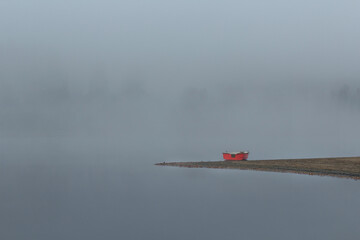 Łódka we mgle