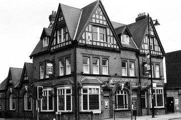 Naklejka premium old house or pub in the city birmingham