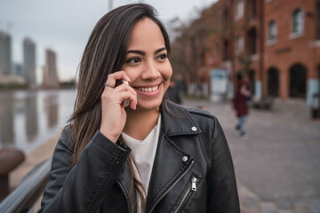 Latin woman talking on the phone.