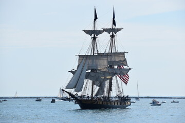 Fototapeta na wymiar A ship with an American flag sails in the Niagara River