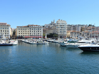 Fototapeta na wymiar vieux port de Marseille