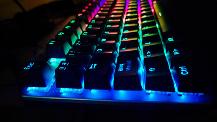 Teclado mecánico con RGB 