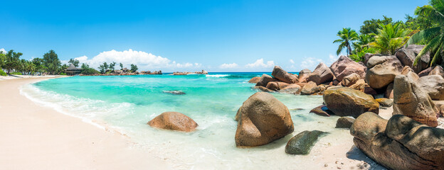 Tropical beach in the Seychelles - obrazy, fototapety, plakaty