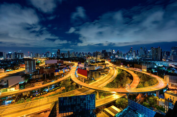 Fototapeta na wymiar Bangkok transport at dusk with views of Bangkok at night (Thailand)