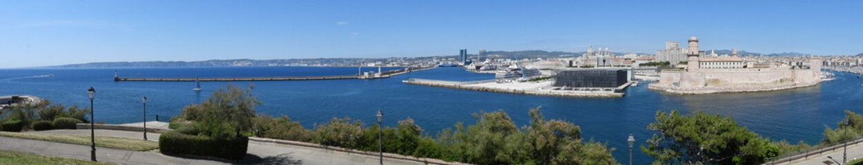 Fototapeta na wymiar panorama entrée port marseille