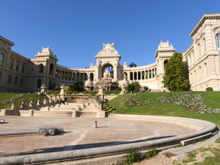 Fototapeta na wymiar monument Parc Longchamp Marseille
