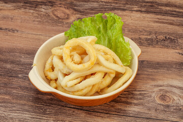 Roasted squid rings with salad