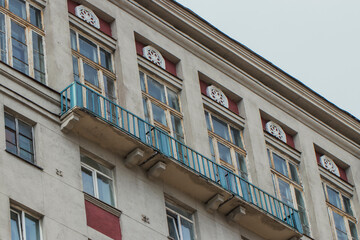 Naklejka premium Beautiful old building of the mid-twentieth century in the city of Novokuznetsk, Kemerovo region in Russia. Photos of cities in the summer.