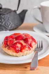mini strawberry cake with tea