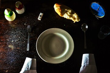 Obraz na płótnie Canvas empty plate with empty table desk fork spoon art photograpy