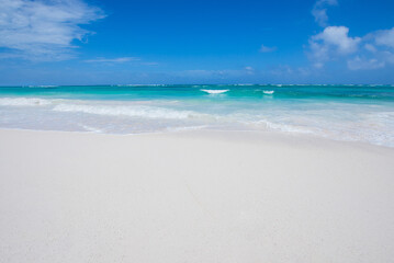 Caribbean sea at noon, white sands.