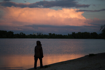 Fototapeta premium Silhouette of a man on a sunset background in the sity