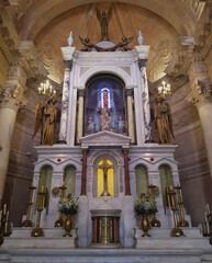 Fototapeta premium Fotos del interior del Panteón de los héroes, altar católico