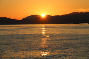 The poking sun going down sunsetting.