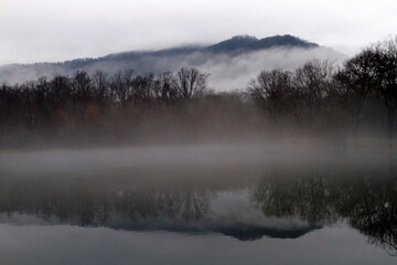 Obraz na płótnie Canvas Misty Mountain Lake