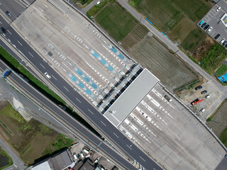 航空撮影した高速道路の料金所の風景