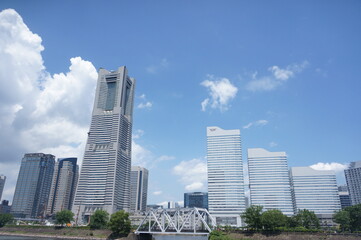 Fototapeta premium 汽車道とみなとみらい