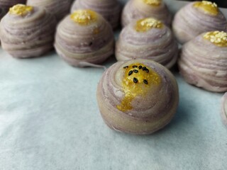 Obraz premium Dessert Moon cake, Chinese Puff Pastry, Bean cake with salted egg yolk, Thai cake mung bean and egg cake