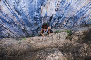 Obraz premium A woman is climbing in Turkey, Turkish woman climbs the rock.
