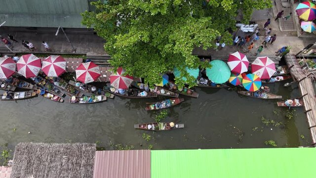 Damnoen Saduak Floating Market is a floating market in Damnoen Saduak District, Ratchaburi Province, about 100 kilometres southwest of Bangkok, Thailand.