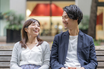 カップル　二人　アジア人　仲良し　