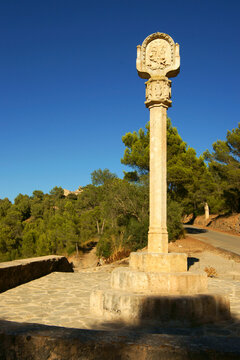 Creu des Goig de la Pujada (s.XV-XVI).Subida al Santuario de la mare de D&eacute;u de Monti-Sion (1498) Porreres.Es Pla.Mallorca.Illes Balears.Espa&ntilde;a.
