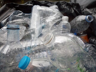 Plastic bottles are sorted into black plastic bags. To wait for recycling.