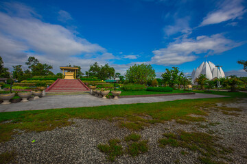 Fototapeta na wymiar The panoramic background of the green rice fields, with wooden bridges to walk in the scenery and the wind blows through the cool blurred while traveling.