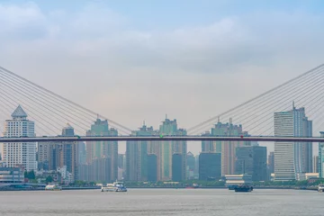 Photo sur Plexiglas Pont de Nanpu Nanpu bridge and modern skyscrapers in the back, in Shanghai, China, on a cloudy day.