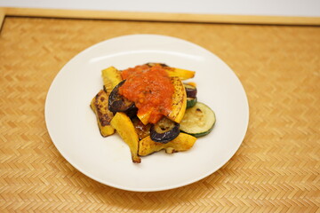 コリンキーのトマトソースがけ