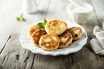Homemade cottage cheese cakes with raisins