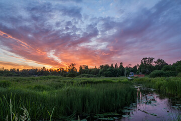 Naklejka premium Beautiful sky over the river at sunset