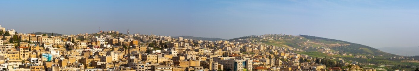 Fototapeta na wymiar panoramic cityscape of the skyline of the Jordanian city of Jerash