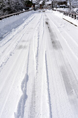 雪の積もった路面