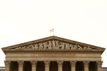 Obraz premium The facade of the Museum of Fine Arts on Heroes' Square. Tourist attraction. 